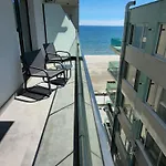 Azzurro Beachfront - Sea View Appartement Năvodari