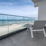 Azzurro Beachfront - Sea View *