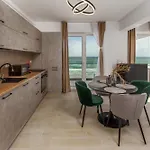 Azzurro Beachfront - Sea View Appartement Năvodari