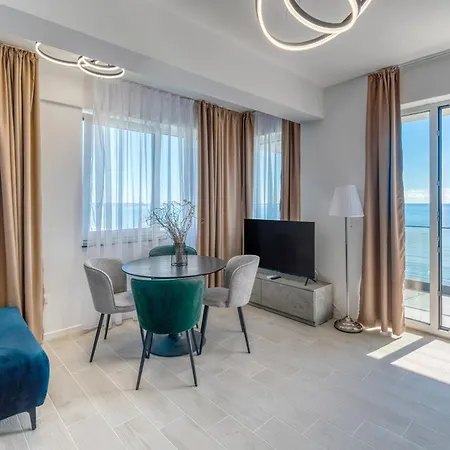Azzurro Beachfront - Sea View Apartament Năvodari