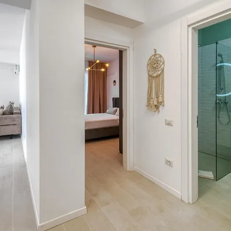 Azzurro Beachfront - Sea View Apartament