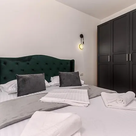 Azzurro Beachfront - Sea View Apartament *