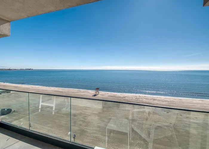 Azzurro Beachfront - Sea View *