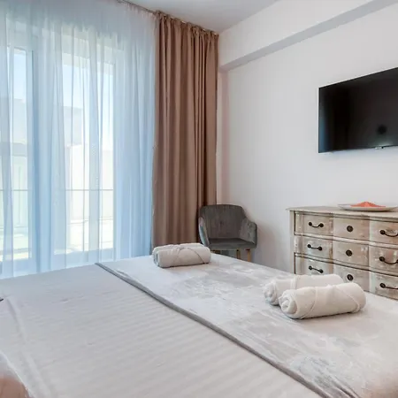 Azzurro Beachfront - Sea View