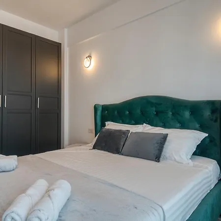 Azzurro Beachfront - Sea View Apartment Navodari