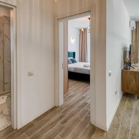 Azzurro Beachfront - Sea View Apartment Navodari