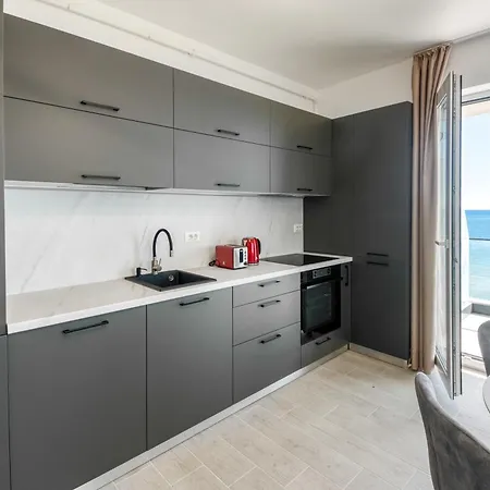 Apartment Azzurro Beachfront - Sea View
