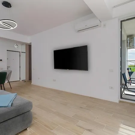 Azzurro Beachfront - Sea View Apartment Navodari