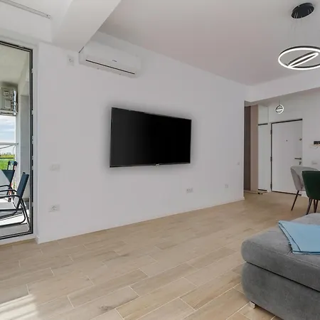 Azzurro Beachfront - Sea View