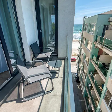 Azzurro Beachfront - Sea View Apartment Navodari