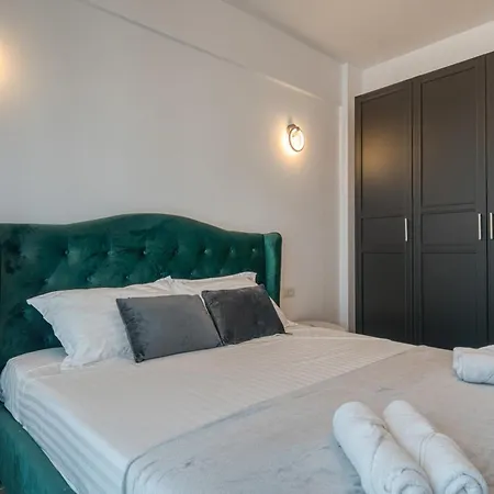 Azzurro Beachfront - Sea View