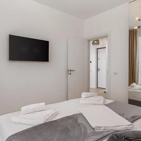 Azzurro Beachfront - Sea View Apartment Navodari