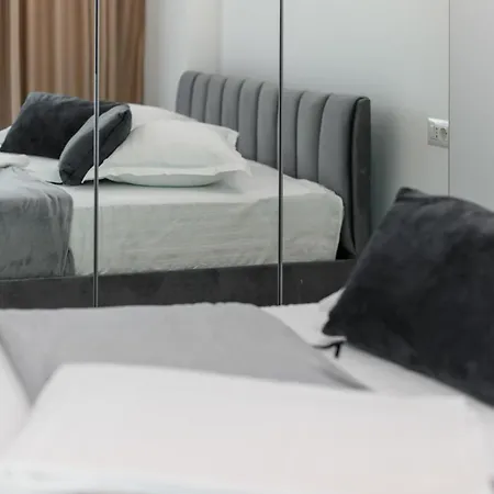 Azzurro Beachfront - Sea View *