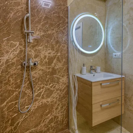 Apartment Azzurro Beachfront - Sea View *