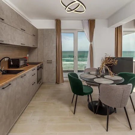 Azzurro Beachfront - Sea View Apartment Navodari