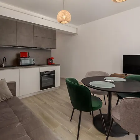 Azzurro Beachfront - Sea View Apartment *