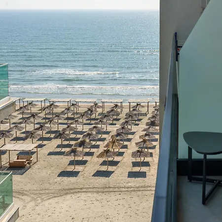 Azzurro Beachfront - Sea View *