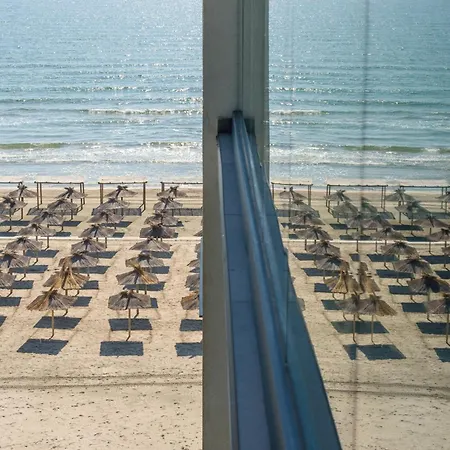Azzurro Beachfront - Sea View Apartment Navodari